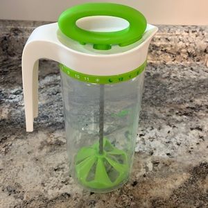 Munchkin Formula Mixing Pitcher